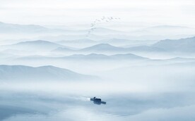 意境水墨山水画