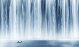 招财瀑布山水画