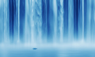 蓝色瀑布山水画