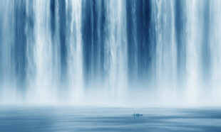 蓝色瀑布山水画