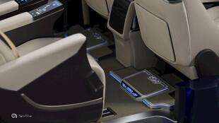 车内精致座椅与氛围灯细节