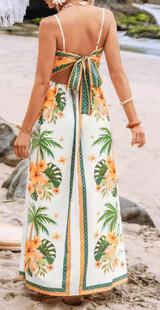 海边印花长裙背影