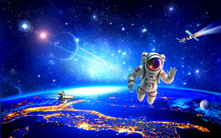 太空中的宇航员与卫星景象