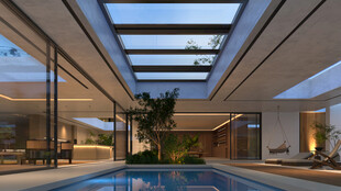 现代室内泳池与天窗设计