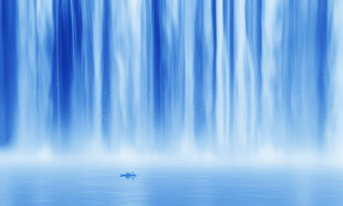 招财瀑布山水画