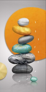 堆叠的多彩鹅卵石景观