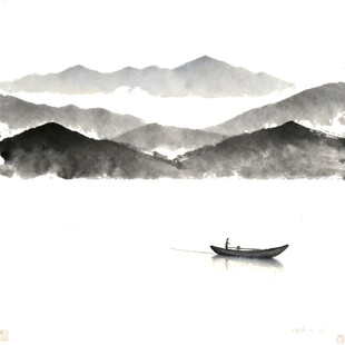 水墨山水间的孤舟