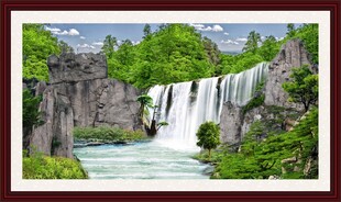 壮丽山水间的瀑布景观