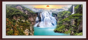 壮丽山水间的绝美瀑布