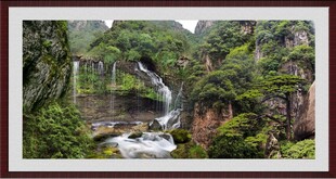 山间瀑布景观图