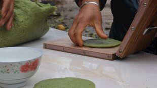 手工制作青团场景