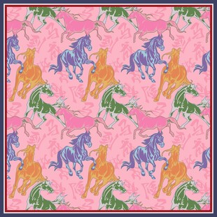 粉色底多彩马图案丝巾