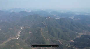 俯瞰连绵山脉壮阔景观