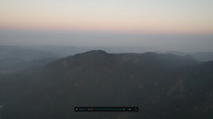 黄昏下的朦胧山峦