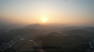 日出时分的壮丽大地景观