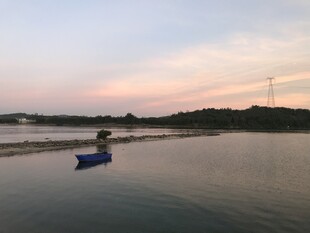 飞来峡白鹤塘江边日落晚霞
