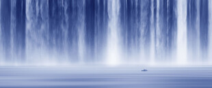 高山流水瀑布山水画背景