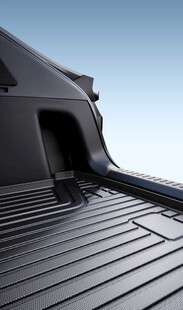 宽敞汽车后备垫子箱内部展示