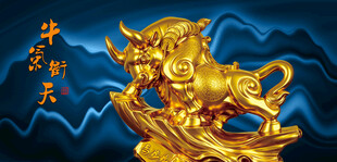 金色牛雕塑气势非凡
